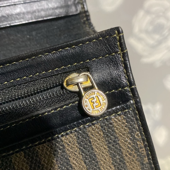 Fendi long wallet. Lots of deep scratches and paint peeling and scratches. - Picture 9 of 12